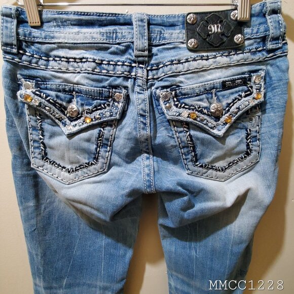 Women's Miss Me Signature Cuffed Capris - Picture 6 of 8